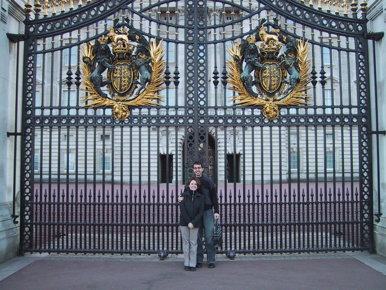 JoeMissy Buckingham Gate.JPG